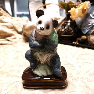 🌿🐼🌿 Vintage 1992 Specialty Endangered Wildlife Panda Glazed Ceramic Figurine